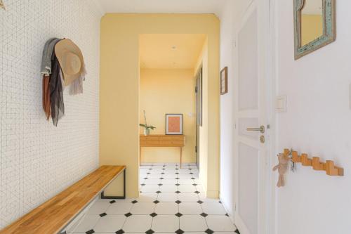 Photo de la galerie de l'établissement Mars 1943 - KP - Lyon 2 - Warm and bright apartment with balcony, à Villeurbanne