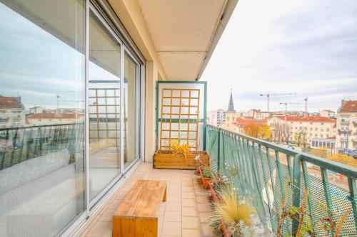 Photo de la galerie de l'établissement Mars 1943 - KP - Lyon 2 - Warm and bright apartment with balcony, à Villeurbanne