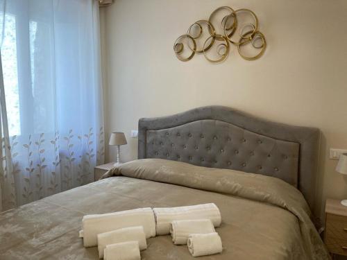 Una cama o camas en una habitación de Alba e Tramonto