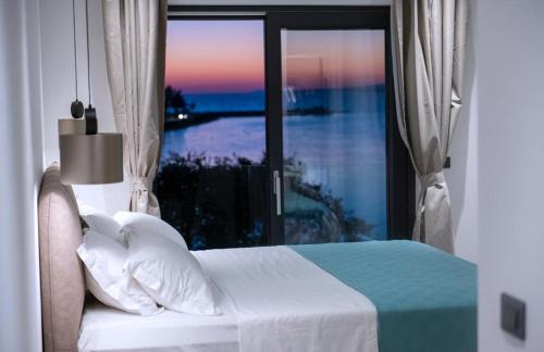 Ένα ή περισσότερα κρεβάτια σε δωμάτιο στο Beachfront Villa Bella