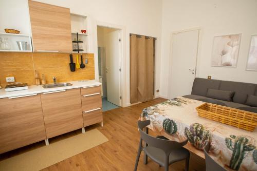a kitchen and living room with a table and a sink at Da Jaco in Castellammare del Golfo