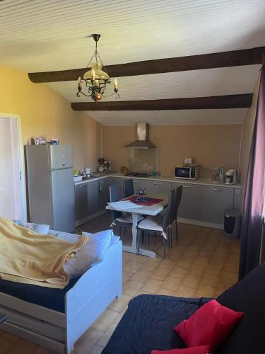 O bucătărie sau chicinetă la Appartement