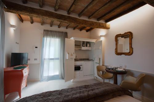 Η κουζίνα ή μικρή κουζίνα στο Cattania Suites and Rooms