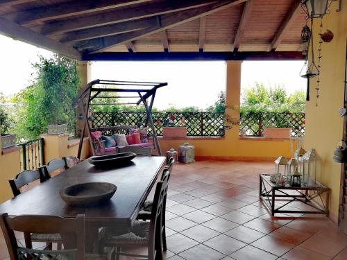 En balkon eller terrasse på Un balcone sul mare