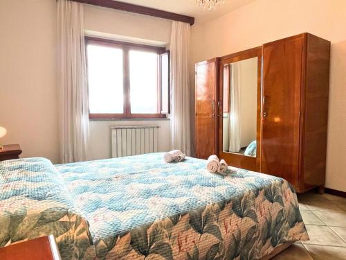 a bedroom with a bed with two towels on it at Centro Storico, Sole di Gallura, Free Parking in Tempio Pausania