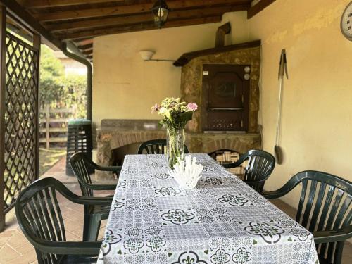 a table with a vase of flowers on top of it at Elsa, Giardino e Relax in Zambra