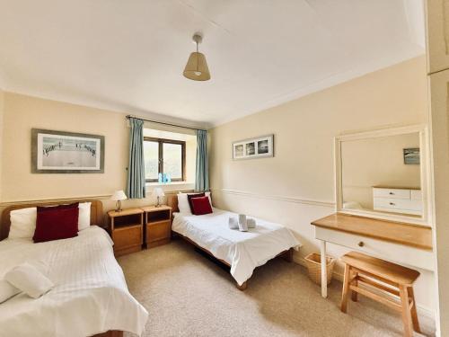 Voodi või voodid majutusasutuse 2 Bed Apartment with Shared Pool toas