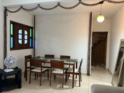 a dining room with a table and chairs at Casa aconchegante in Barra de Santo Antônio