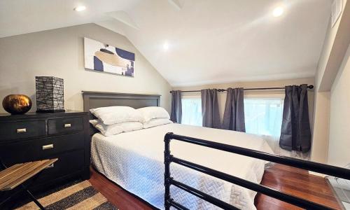 Private Atlanta Tiny House with Mini Golf