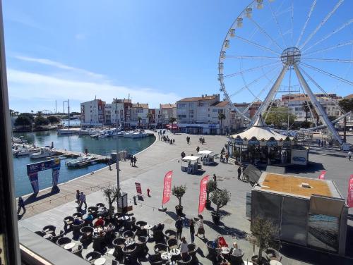 Cap d'Agde F3 belle vue port avec Garage Piscine Climatisation
