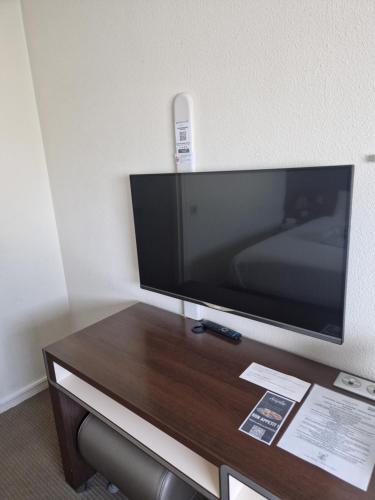 a flat screen tv on a table in a hotel room at Mercure Rennes Centre Gare in Rennes