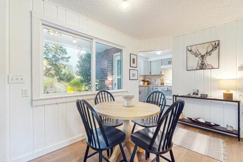 a kitchen and dining room with a table and chairs at Robins Nest in Freeland