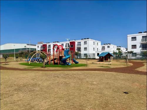 Zona de juegos infantil en Snyder luxe homes