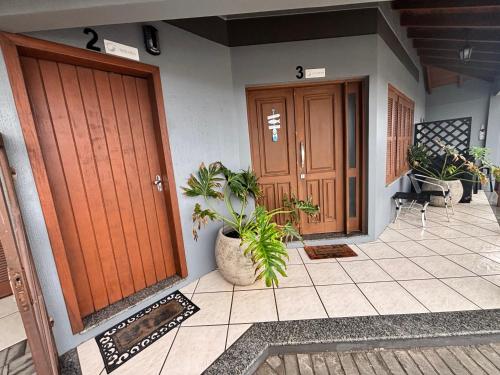 Foto da galeria de Apto térreo #3- Moradas do Pier- 2 quartos, 1 banheiro a passos da areia em Tramandaí