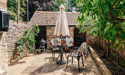 Zahrada ubytování Delightful Cotswold Cottage for two, Log Burner, Garden & Dog Friendly