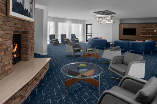a waiting room with couches and a fireplace at Courtyard by Marriott Santa Clarita Valencia in Valencia
