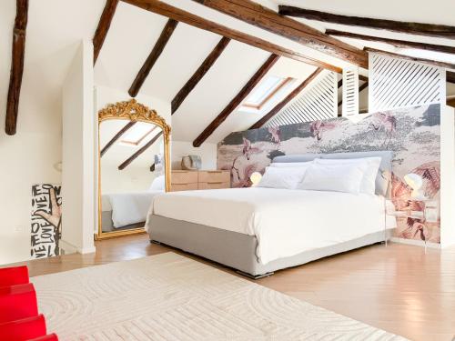 Rock, Love & Lake - Stylish Apartment Steps from the Lake photo 2