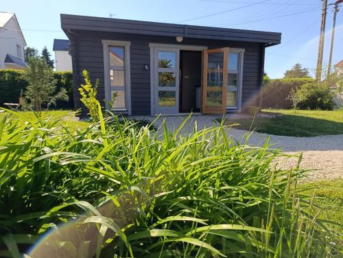 Vonkajšia záhrada v ubytovaní Tiny house toute équipée avec jardin