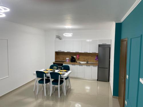 Η κουζίνα ή μικρή κουζίνα στο FRAAL Apartments