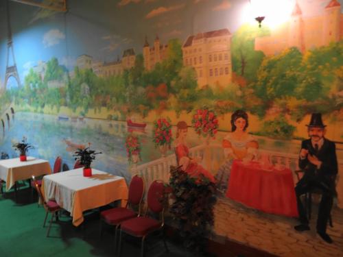 Reštaurácia alebo iné gastronomické zariadenie v ubytovaní Hotel Sekwana