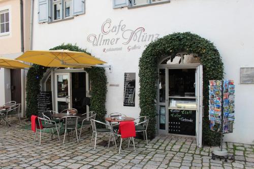 Gallery image of Hotel Schmales Haus in Ulm