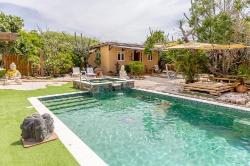 Kolam renang di atau dekat dengan Casita Surfside
