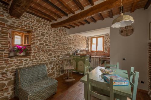 a kitchen and dining room with a table and chairs at Consi's House - ItalyWeGo in Torgiano