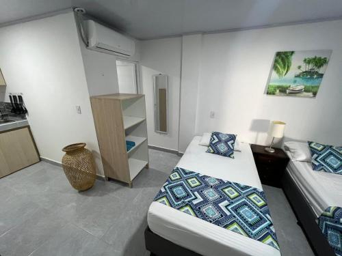 Postel nebo postele na pokoji v ubytování Limsor Town Apartaestudios