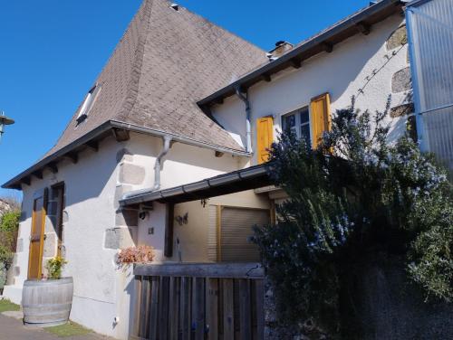 a white house with yellow doors and a fence at Gîte familial "La montagne des vaches" in Saint-Antoine