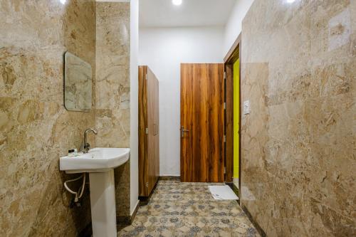 Koupelna v ubytování Lime Tree Hotel Vrindavan Near #BankeBihari #PremMandir #ChaarDham