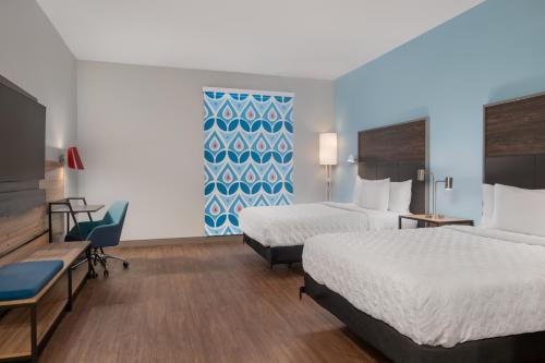 a hotel room with two beds and a tv at Tru By Hilton Houston Downtown Convention Center in Houston
