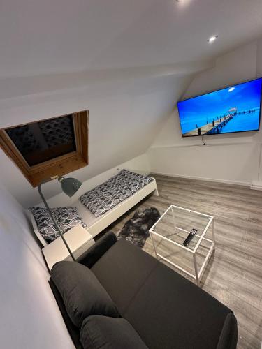 Μια τηλεόραση ή/και κέντρο ψυχαγωγίας στο Schöne Apartments in Frechen BM07 bis BM09