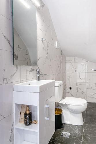 Bilik mandi di September15 Suites, Amfilochia