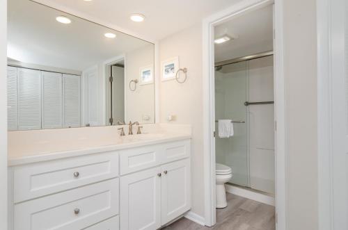 Vannituba majutusasutuses Island Daze by Bryant Real Estate