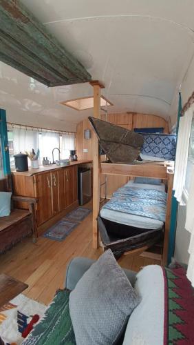 a room with two bunk beds and a kitchen at El Destino in San Marcos La Laguna