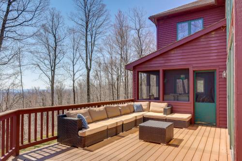 Afbeelding uit fotogalerij van Secluded Adirondack Cabin about 5 Mi to Sacandaga Lake in Broadalbin