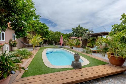 La alberca dentro o cerca de Casita Dos Playa