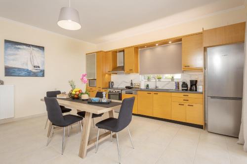 Una cocina o zona de cocina en NeSo - Peter's Flat steps to Beach with Great Views