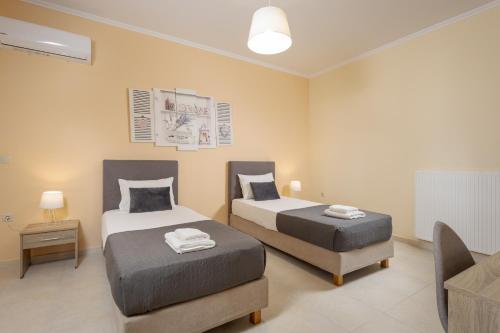 Cama o camas de una habitación en NeSo - Peter's Flat steps to Beach with Great Views