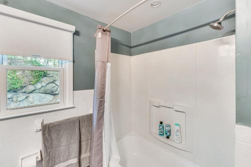 Un baño de Home 2 Mi to Thayer Gate at U S Military Academy