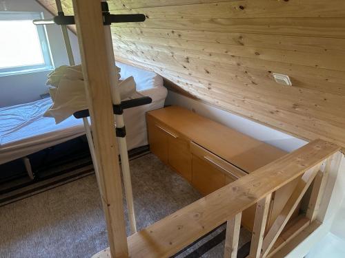 Gäststuga i Simrishamnにあるベッド