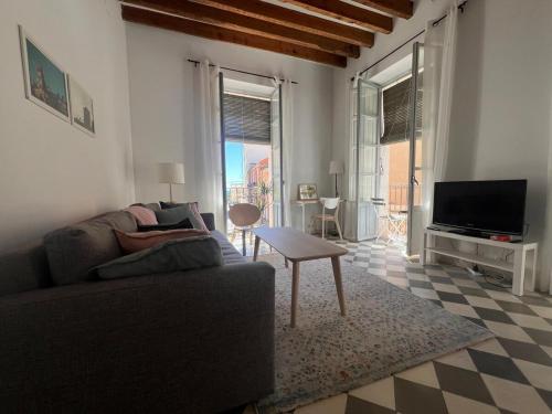 Stunning apartment in old town, centre & beach