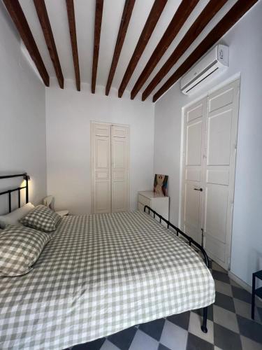 Stunning apartment in old town, centre & beach