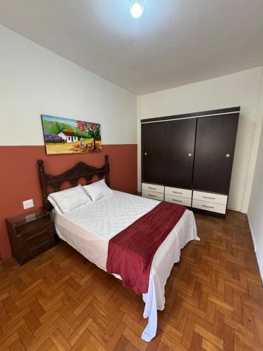 Katil atau katil-katil dalam bilik di Apartamento com Ar no centro de BH