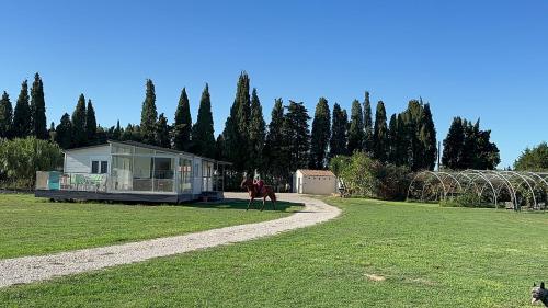 Taman di luar Le Mas Del Cargol