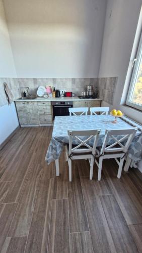 Una cocina o zona de cocina en Cozy place in mountains of Ajaria