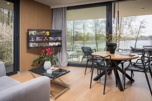 a living room with a table and chairs at Olimpijska Premium Elite4Rent in Olsztyn