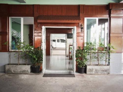 Muka bangunan atau pintu masuk โรงแรม วี เฮาส์ ณ คอน