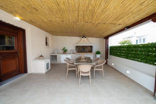 Patio o area all'aperto di GRAND HAYAT VILLA Santorini