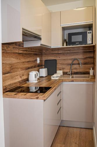 Η κουζίνα ή μικρή κουζίνα στο Héli apartman